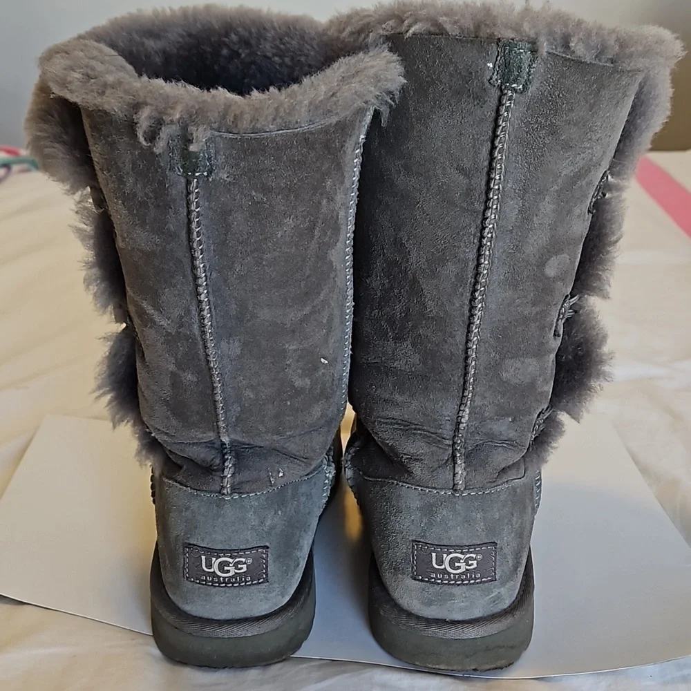 Grey Ugg Boots Bailey Button Triplet II Size 6